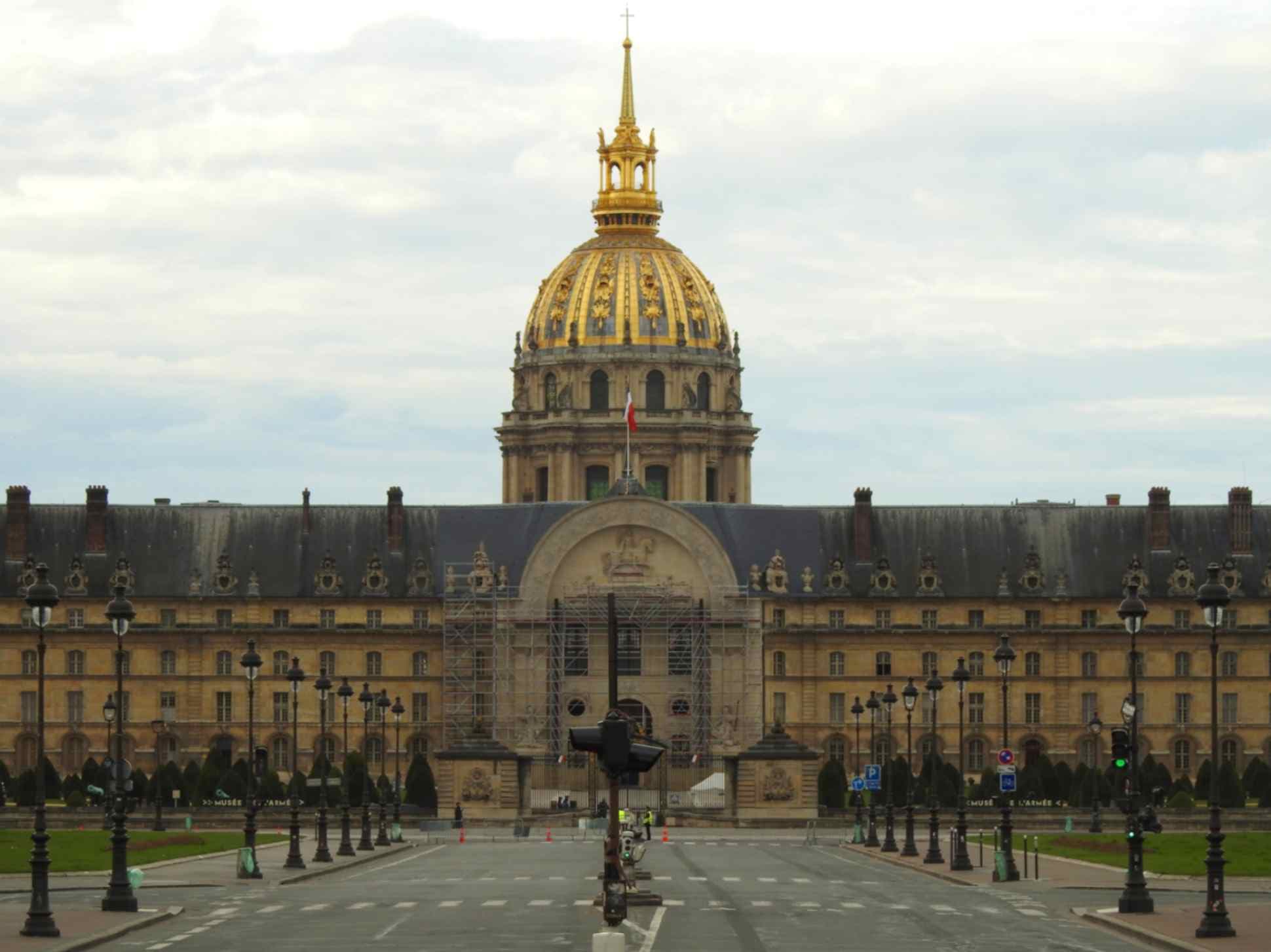 Les Invalides vus depuis l'esplanade