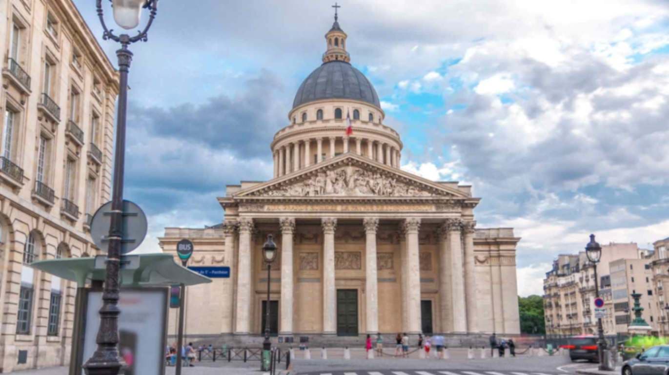 Panthéon Exterior from Street View