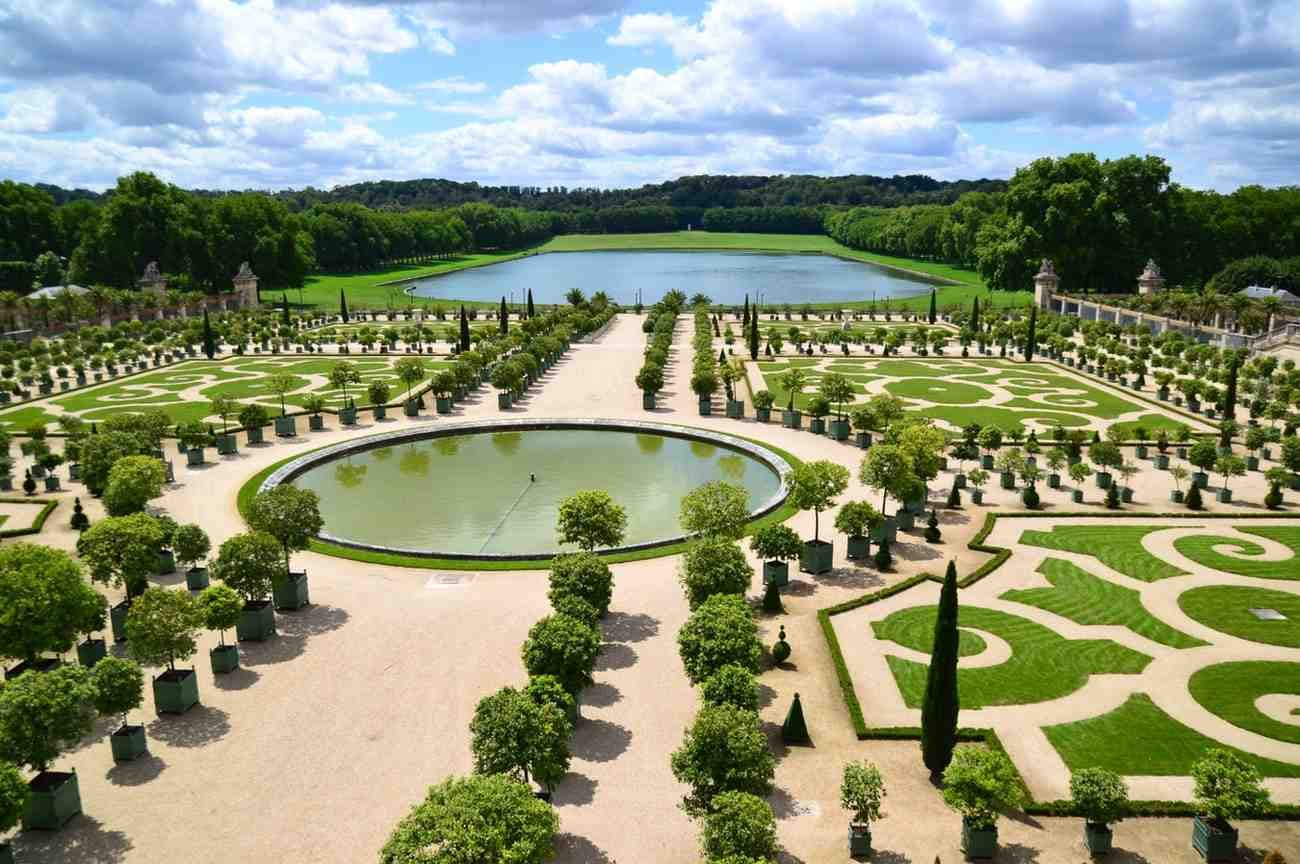 VersaillesMonarchy-VersaillesGardensMasterpiece.jpg