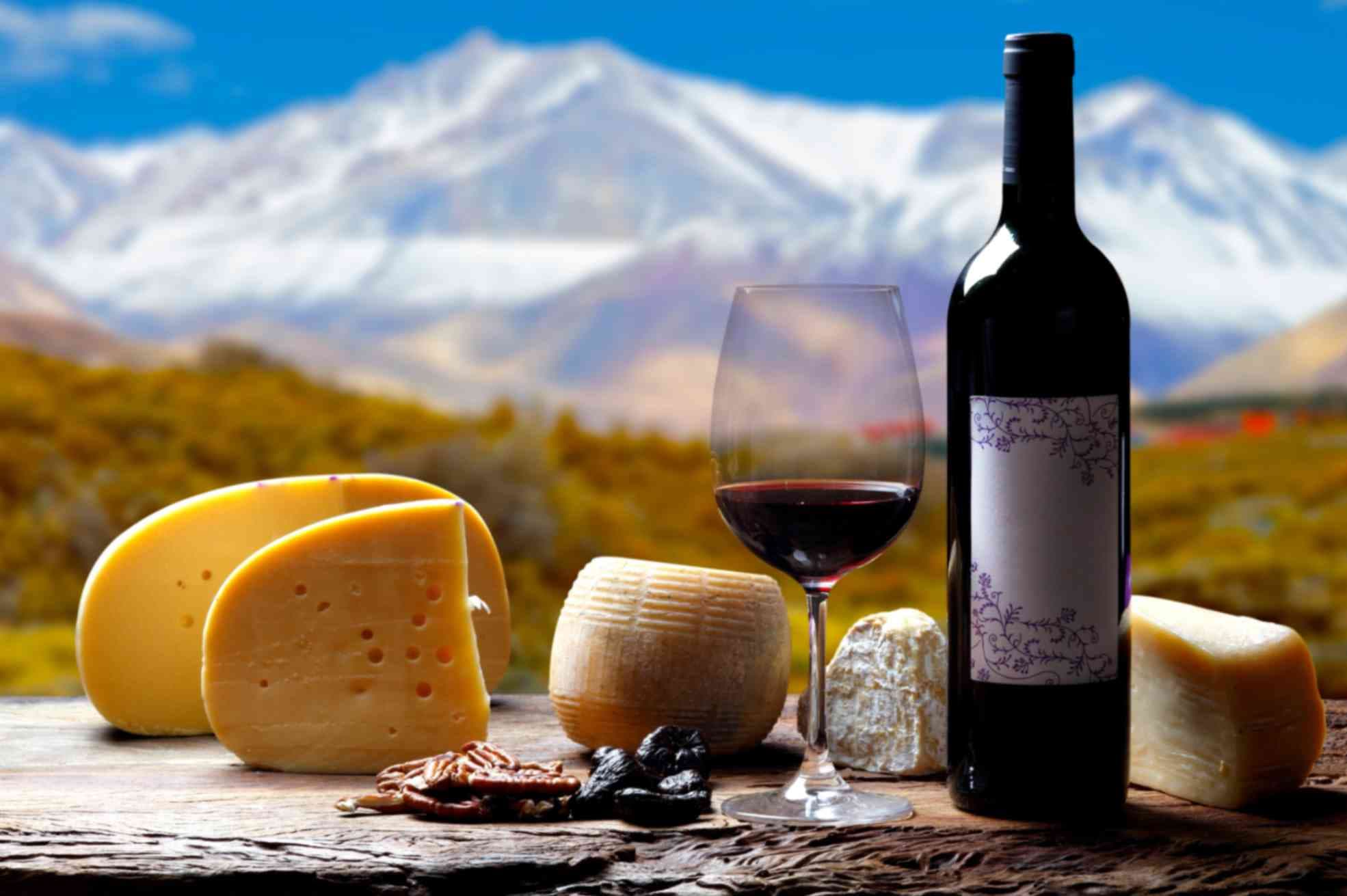 Vino rosso con formaggio stagionato gourmet